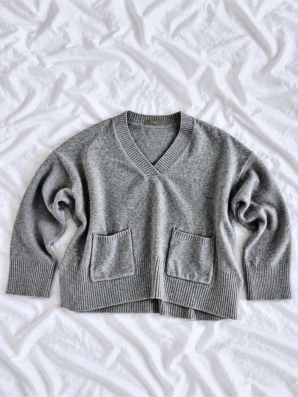Petite Bateau V-Neck Pocket Sweater in Gray Size Medium